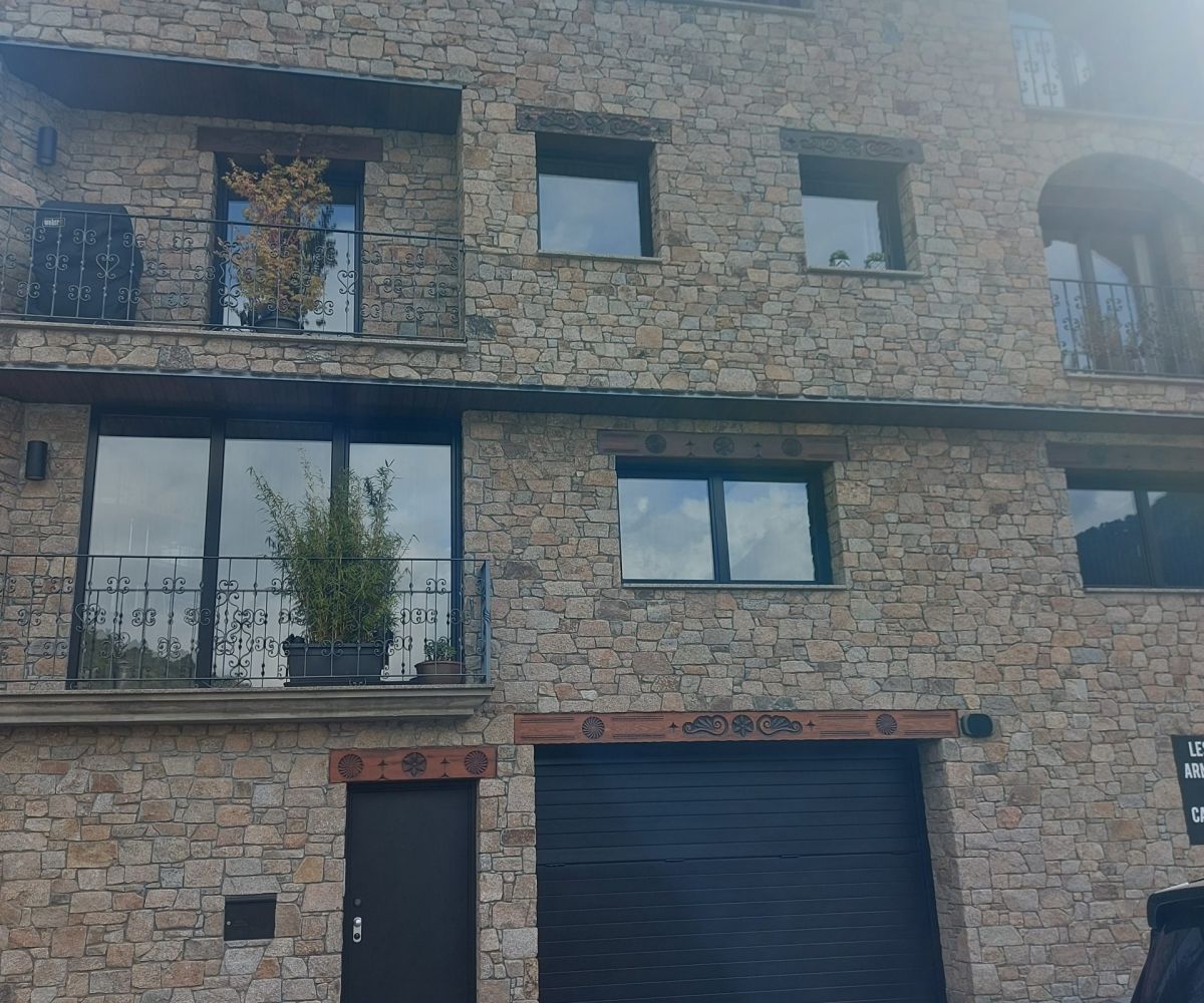 Prosismad - foto trabajo de proyecto ventanas y puertas